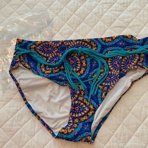 New in package Venus sz 16 women’s swim bottom